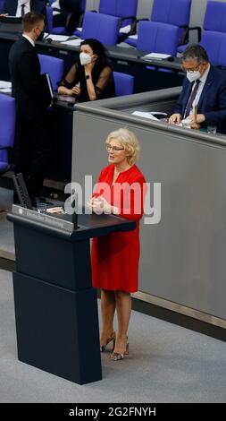 Berlin, Allemagne. 11 juin 2021. Christine Lambrecht est une politicienne allemande (SPD) et avocate. Elle est ministre fédérale de la Justice et de la protection des consommateurs depuis le 27 juin 2019 et ministre fédérale des Affaires familiales, des personnes âgées, des femmes et de la Jeunesse au sein du Cabinet IV de Merkel depuis le 20 mai 2021. Crédit : Juergen Nowak/Alay Live News Banque D'Images