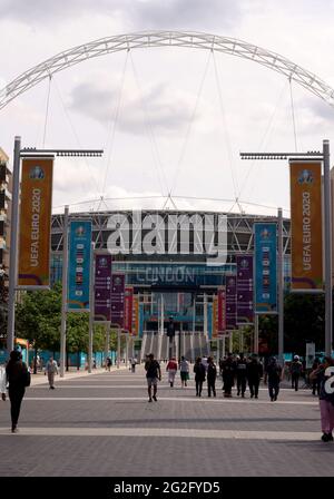 Une vue générale à l'extérieur du stade Wembley, Londres, qui se prépare à accueillir les prochains matchs de l'UEFA Euro 2020. Date de la photo: Vendredi 11 juin 2021. Banque D'Images