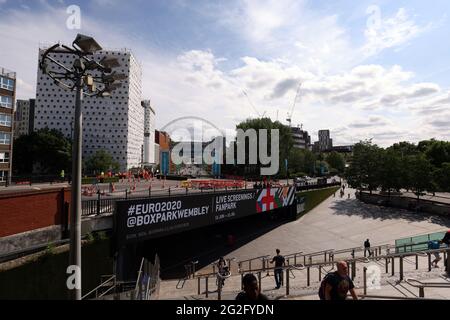 Une vue générale à l'extérieur du stade Wembley, Londres, qui se prépare à accueillir les prochains matchs de l'UEFA Euro 2020. Date de la photo: Vendredi 11 juin 2021. Banque D'Images