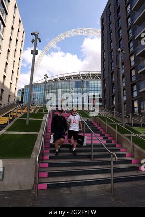 Une vue générale à l'extérieur du stade Wembley, Londres, qui se prépare à accueillir les prochains matchs de l'UEFA Euro 2020. Date de la photo: Vendredi 11 juin 2021. Banque D'Images