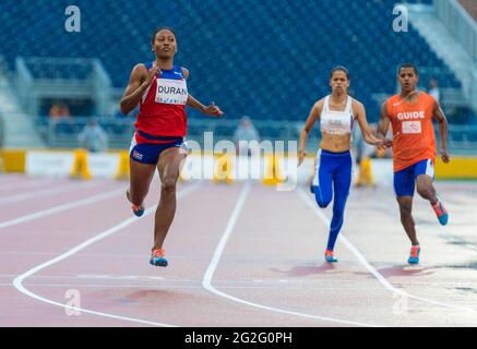 Omara Duran, de Cuba, remporte le record mondial de 100 m T12 féminin avec 11.65. La journée de l'Athlétisme des Jeux Parapan am a été marquée b Banque D'Images