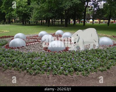 Le festival des fleurs avec ses installations est prévu pour la Journée nationale russe le 12 juin 2021, Saint-Pétersbourg, Russie Banque D'Images