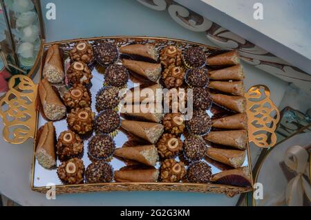 Bonbons marocains. Une variété de biscuits marocains servis lors de fêtes Banque D'Images