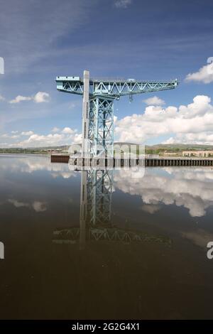 Titan Clydebank, plus connu sous le nom de Titan Crane, est une grue en porte-à-faux de 150 pieds de haut (46 m) à Clydebank, West Dunbartonshire, en Écosse. Banque D'Images