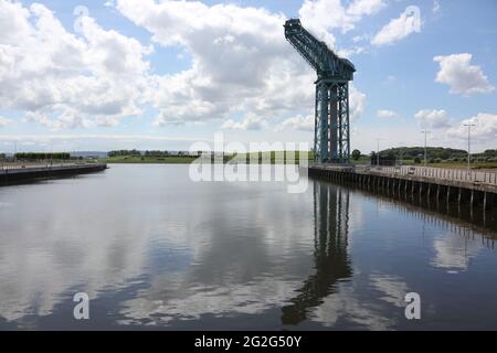 Titan Clydebank, plus connu sous le nom de Titan Crane, est une grue en porte-à-faux de 150 pieds de haut (46 m) à Clydebank, West Dunbartonshire, en Écosse. Banque D'Images