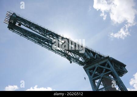 Titan Clydebank, plus connu sous le nom de Titan Crane, est une grue en porte-à-faux de 150 pieds de haut (46 m) à Clydebank, West Dunbartonshire, en Écosse. Banque D'Images