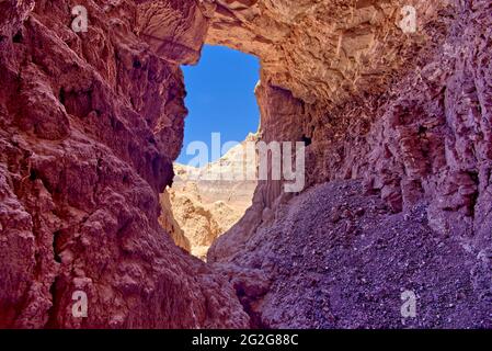 Intérieur de la grotte de Red Basin dans la forêt pétrifiée, Arizona Banque D'Images