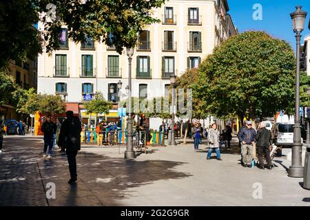 Plaza de Lavapiés - place Lavapies. Le quartier touristique de Lavapiés se trouve dans la partie sud-est du centre de Madrid en forme d'amande. Comme dans le voisinage Banque D'Images