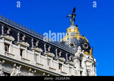 Le Metropolis Building - Edificio Metrópolis, est un immeuble de bureaux situé à Madrid, en Espagne, à l'angle de la Calle de Alcalá et de la Gran Vía. Inauguré Banque D'Images