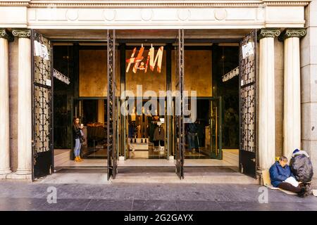 Le magasin H&M. Avenue Gran Vía. Madrid, Comunidad de Madrid, Espagne, Europe Banque D'Images