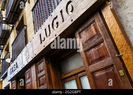 Taverne traditionnelle. Casa Lucio, Calle de la Cava Baja. L'endroit occupe le même emplacement que l'historique Mesón del Segoviano. Madrid a une importa Banque D'Images