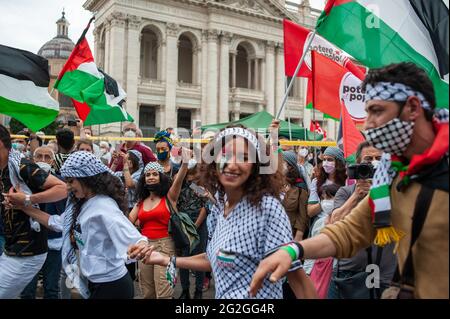 Rome, Italie 05/06/2021: Manifestation en solidarité avec le peuple palestinien. Place San Giovanni. © Andrea Sabbadini Banque D'Images