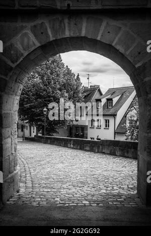 Rue à Nuremberg, Allemagne. Paysage urbain allemand, photographie en noir et blanc Banque D'Images
