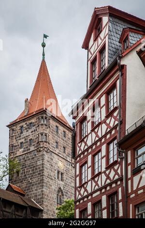 Maison allemande typique par forteresse à Nuremberg, Allemagne Banque D'Images