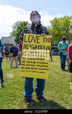 Toronto, Canada-11 juin 2021 : une marche contre la haine et l'islamophobie a eu lieu dans le Danforth en solidarité avec la famille tuée à London, en Ontario Banque D'Images