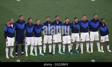 Rome, Italie, 11 juin 2021. L'équipe italienne chante l'hymne national lors du match des Championnats d'Europe de l'UEFA 2020 au Stadio Olimpico, à Rome. Crédit photo à lire: Jonathan Moscrop / Sportimage crédit: Sportimage/Alay Live News crédit: Sportimage/Alay Live News Banque D'Images