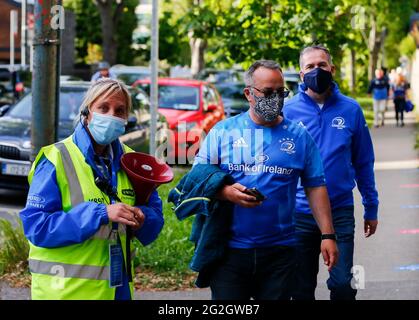 RDS Arena, Dublin, Leinster, Irlande. 11 juin 2021. Rainbow Cup Rugby, Leinster versus Dragons ; les supporters de Leinster arrivent à la RDS Arena crédit: Action plus Sports/Alay Live News Banque D'Images