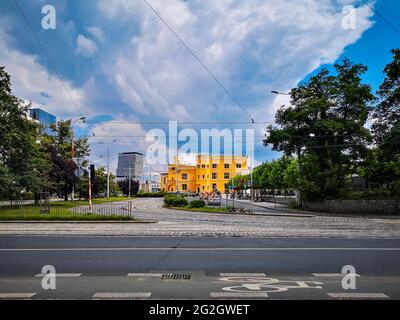 Wroclaw, Pologne - juillet 18 2020: Vue sur la rue de côté de la gare principale Banque D'Images