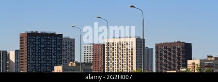 Infrastructure du quartier endormi de la ville. Logement pour les familles urbaines dans une zone résidentielle. Banque D'Images