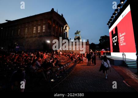 Berlin, Allemagne. 11 juin 2021. Les invités attendent la projection du film 'Memory Box' au 71e Festival International du film de Berlin. Credit: Axel Schmidt/Reuters/Pool/dpa/Alamy Live News Banque D'Images