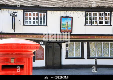 THR Old Windmill, le pub le plus ancien et le plus connu de la ville, daté de 1451, sur la rue médiévale de Ston, à Coventry, UK City of Culture 2021, Royaume-Uni Banque D'Images