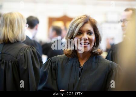 Eva Guzman, juge à la Cour suprême du Texas, est présentée à la cérémonie de l'État de la magistrature au Capitole du Texas le 6 mars 2013. Guzman, la première femme hispanique à siéger à la Cour suprême du Texas, a démissionné de son poste et on lui dit qu'elle envisageait de contester le procureur général Ken Paxton. ©Bob Daemmrich Banque D'Images