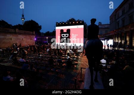 Berlin, Allemagne. 11 juin 2021. Les invités attendent la projection du film 'Memory Box' au 71e Festival International du film de Berlin. Credit: Axel Schmidt/Reuters/Pool/dpa/Alamy Live News Banque D'Images