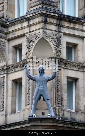 Statue de Sir Richard Starkey, mieux connu sous le nom de Ringo Starr à l'hôtel Hard Days Night à Liverpool Banque D'Images