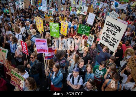 Manifestation sur le changement climatique, Londres. 20.9.2019 environ 100.000 personnes sont descendues dans les rues de Londres pour protester contre le changement climatique. Banque D'Images