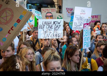 Manifestation sur le changement climatique, Londres. 20.septembre 2019 --- environ 100.000 personnes sont descendues dans les rues de Londres aujourd'hui pour protester contre le climat Banque D'Images