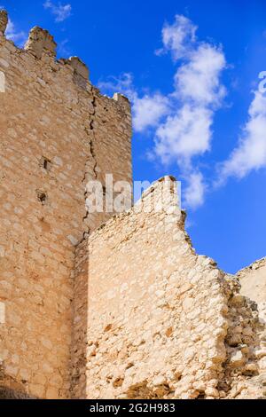 Le château d'Oreja est un paysage abandonné en ruines à Tolède. Une destination touristique de voyage à une forteresse musulmane et de chevalier Banque D'Images