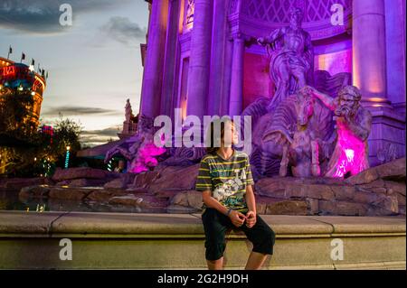 Garçon à Las Vegas, Nevada, États-Unis Banque D'Images