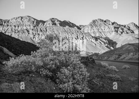 Vue magnifique depuis la route de l'artiste dans le parc national de la Vallée de la mort, Californie, États-Unis Banque D'Images