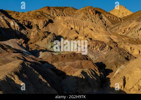 Vue magnifique depuis la route de l'artiste dans le parc national de la Vallée de la mort, Californie, États-Unis Banque D'Images