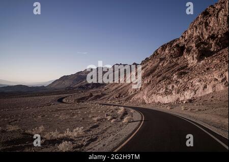Vue magnifique depuis la route de l'artiste dans le parc national de la Vallée de la mort, Californie, États-Unis Banque D'Images