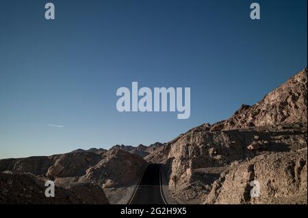 Vue magnifique depuis la route de l'artiste dans le parc national de la Vallée de la mort, Californie, États-Unis Banque D'Images