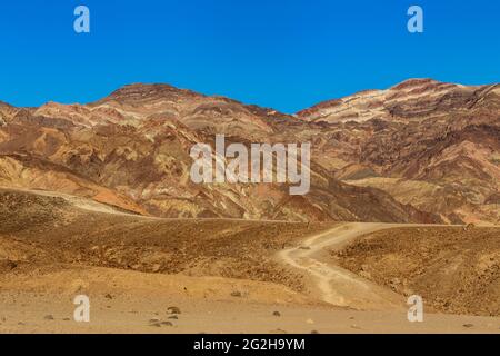Vue magnifique depuis la route de l'artiste dans le parc national de la Vallée de la mort, Californie, États-Unis Banque D'Images