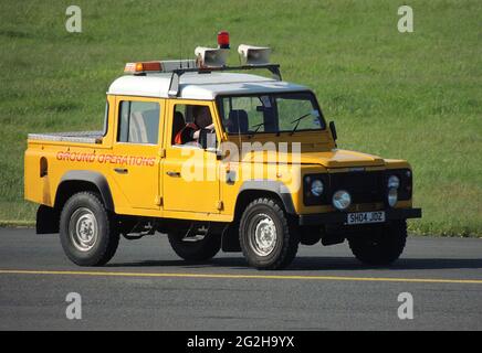 0601 (SH0$ JDZ), défenseur Land Rover du département des opérations au sol de l'aéroport de Prestwick à Ayrshire, en Écosse. Banque D'Images