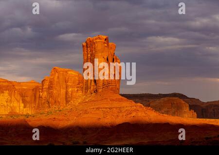 John Ford point - un point de vue avec des vues panoramiques de buttes escarpées, du nom du réalisateur qui montre plusieurs films ici à Monument Valley, Arizona, États-Unis Banque D'Images