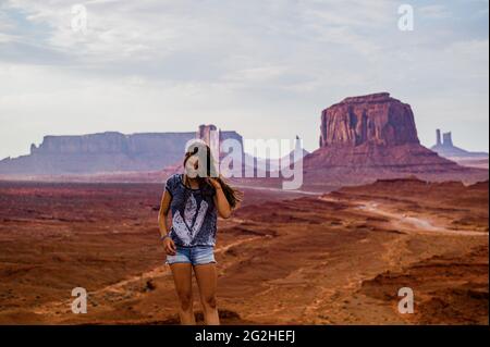 John Ford point - un point de vue avec des vues panoramiques de buttes escarpées, du nom du réalisateur qui montre plusieurs films ici à Monument Valley, Arizona, États-Unis Banque D'Images