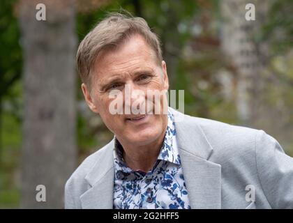 Le chef du Parti populaire du Canada Maxime Bernier lors d'une comparution lors d'un événement anti-verrouillage à Toronto, en Ontario. Banque D'Images