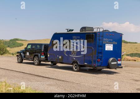 Parking Jeep et Caravan à a Vista point près de Boulder, Utah, États-Unis. Banque D'Images