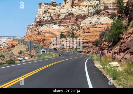 Vue panoramique sur la route près de Lower Calf Creek Falls Trailhead, à côté de Boulder, Utah, États-Unis Banque D'Images