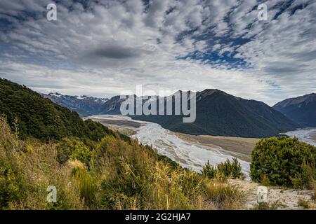 Marchez jusqu'à Bealey Spur Hut, une promenade panoramique en haute altitude sur Arthurs Pass, South Island, Nouvelle-Zélande Banque D'Images