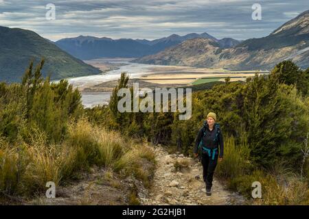 Marchez jusqu'à Bealey Spur Hut, une promenade panoramique en haute altitude sur Arthurs Pass, South Island, Nouvelle-Zélande Banque D'Images