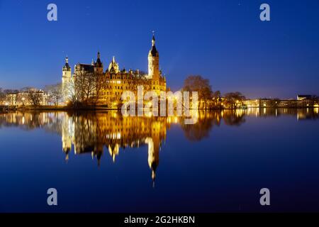 Europe, Allemagne, Mecklenburg-Ouest Pomerania, Schwerin, château, nuit Banque D'Images