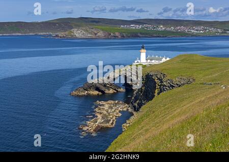 Phare sur l'île de Bressay, vue sur le Bressay Sound à Lerwik, Écosse, îles Shetland Banque D'Images