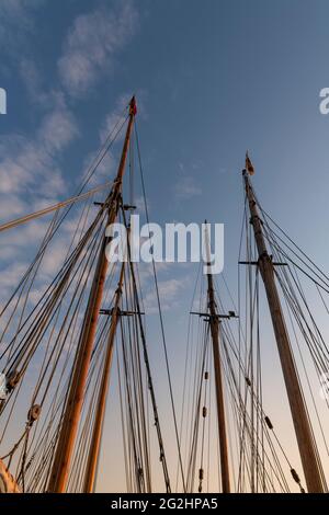 Coucher de soleil dans le port de Laboe sur la mer Baltique, Schleswig-Holstein. Banque D'Images