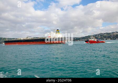Le transport maritime paysager passe par la mer et les sites touristiques de la ville d'Istanbul Banque D'Images