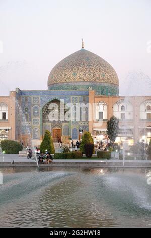 Mosquée Sheikh Lotfollah sur la place Naghe Jahan à Isfahan, Iran Banque D'Images